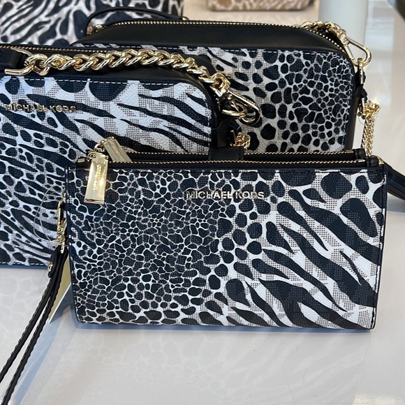 MICHAEL KORS LARGE DOUBLE ZIP WRISTLET WALLET PHONE CASE CLUTCH
Black Multi - Picture 16 of 16